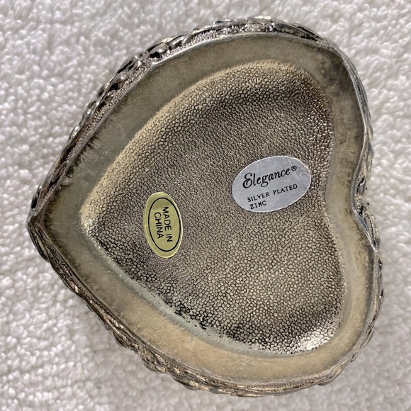 Vintage Silver Plated Zinc Heart Shaped Blue Velour Lined Trinket Box - Picture 2 of 13